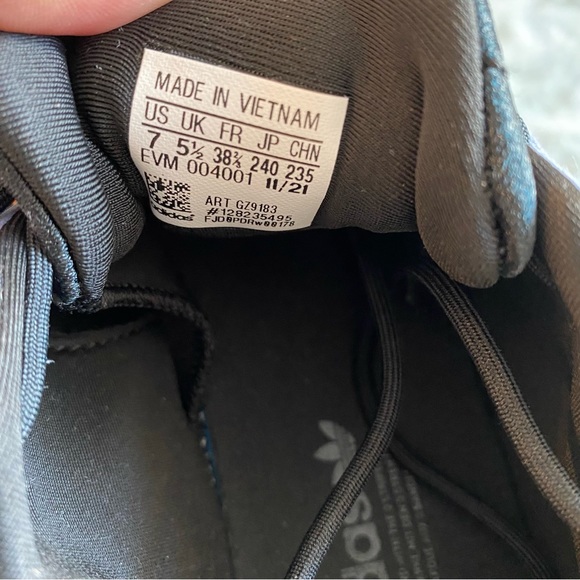 Adidas Ozelia in Size US 7 - Picture 5 of 7